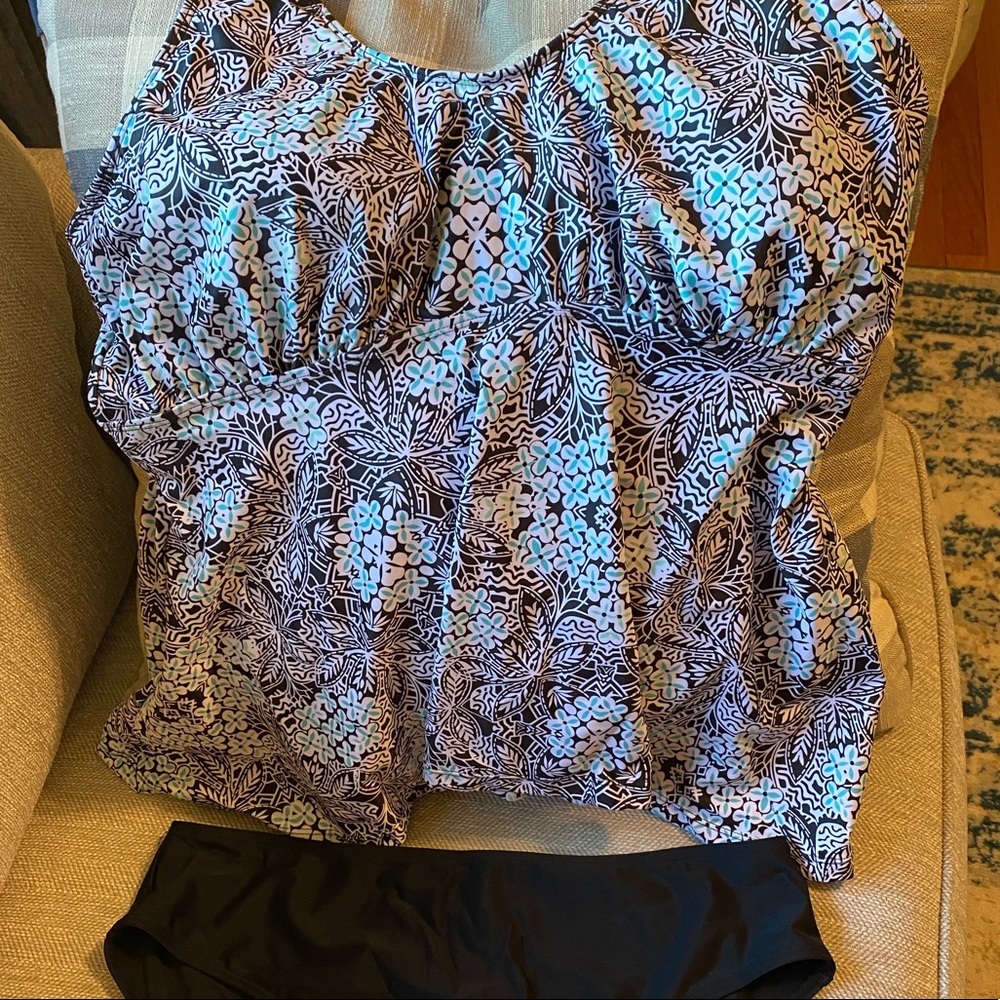 NEVER WORN Women’s Bathing Suit